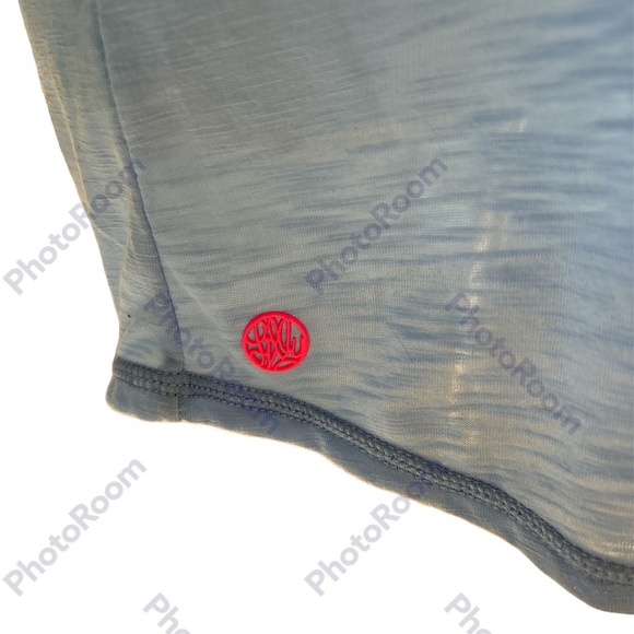 Lilly Pulitzer Luxletic Top Bryana Tee Size XS Summer Blue Lightweight T-Shirt - Picture 3 of 6